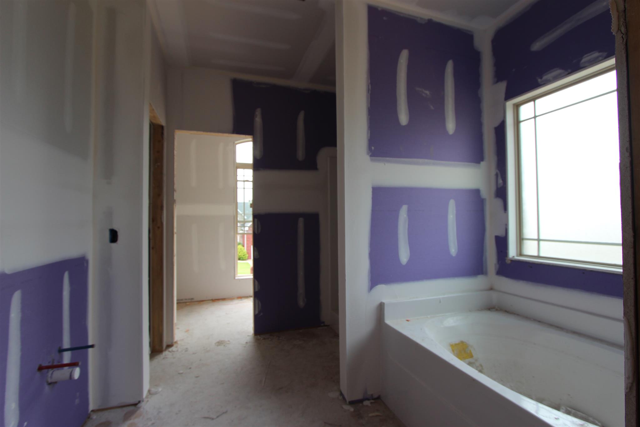 49 Remington Road Lebanon, TN 37090 - Photo 9 of 22 a bathroom with a bathtub sink and mirror
