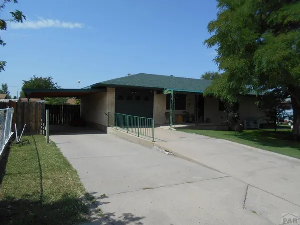 $299,999 | 404 Holly Avenue, Swink, CO 81077