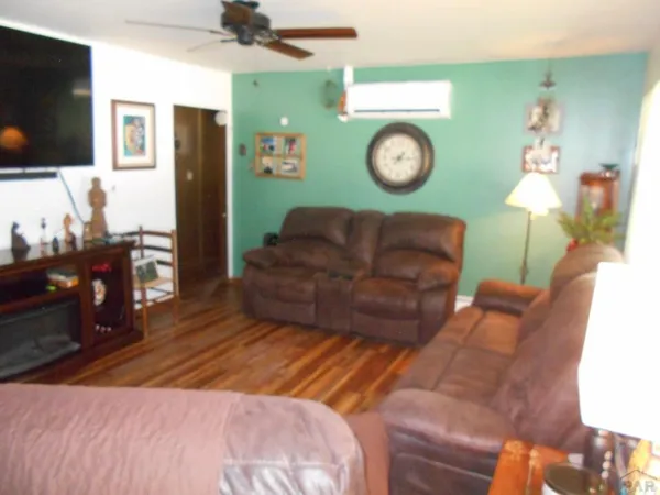 $299,999 | 404 Holly Avenue, Swink, CO 81077