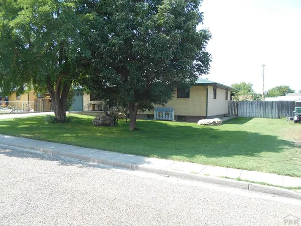 $299,999 | 404 Holly Avenue, Swink, CO 81077