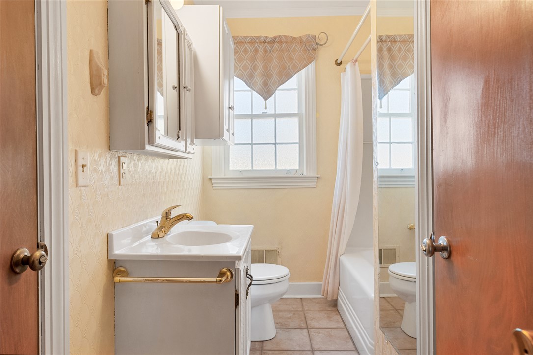 310 River Street Belton, SC 29627 - Photo 21 of 50 Bathroom #2 - Suite