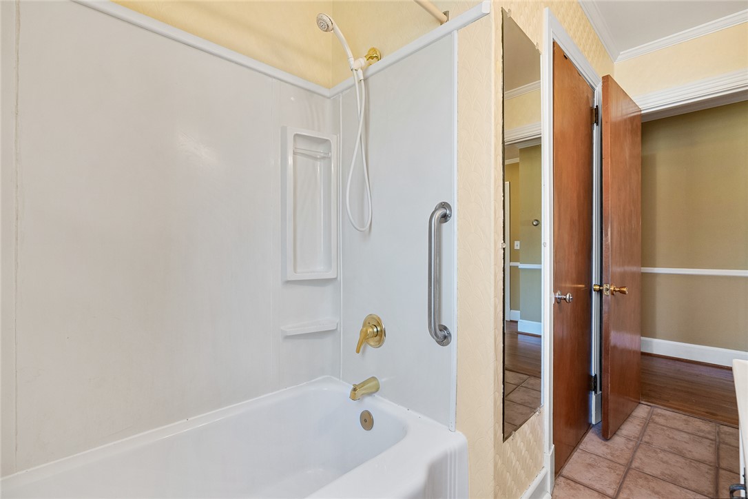 310 River Street Belton, SC 29627 - Photo 22 of 50 Bathroom #2 - Suite