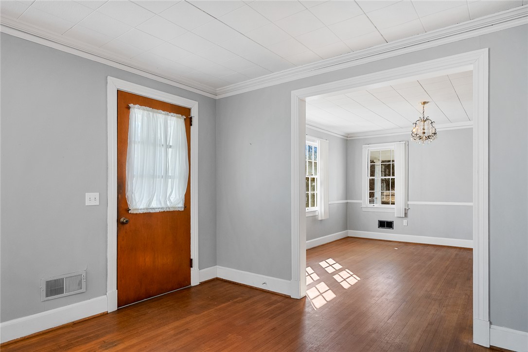 310 River Street Belton, SC 29627 - Photo 4 of 50 Foyer Entrance