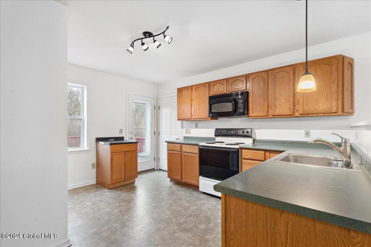 23 Trinity Place Bethlehem, NY 12158 - Photo 11 of 47 22-23 Trinity (22 of 41)