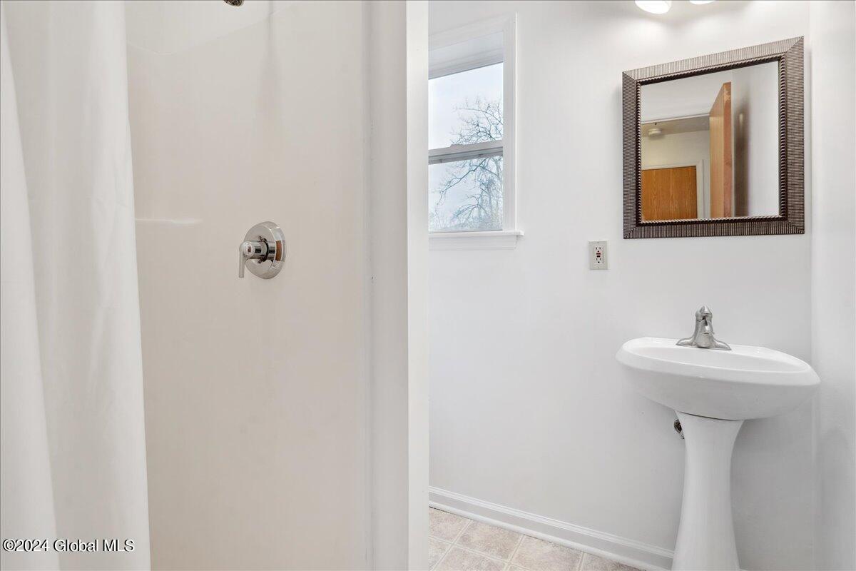 23 Trinity Place Bethlehem, NY 12158 - Photo 15 of 47 26-23 Trinity (26 of 41)