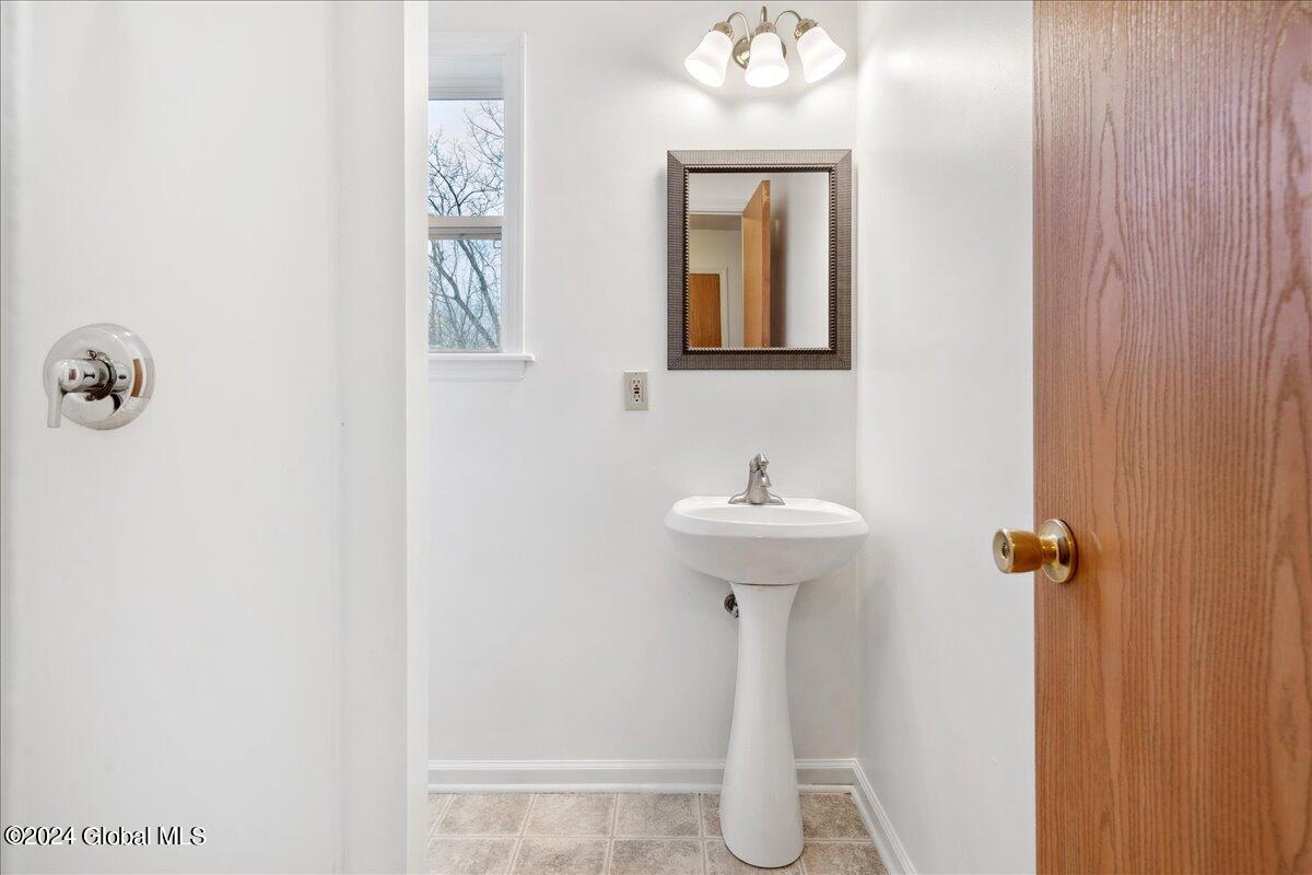 23 Trinity Place Bethlehem, NY 12158 - Photo 16 of 47 27-23 Trinity (27 of 41)