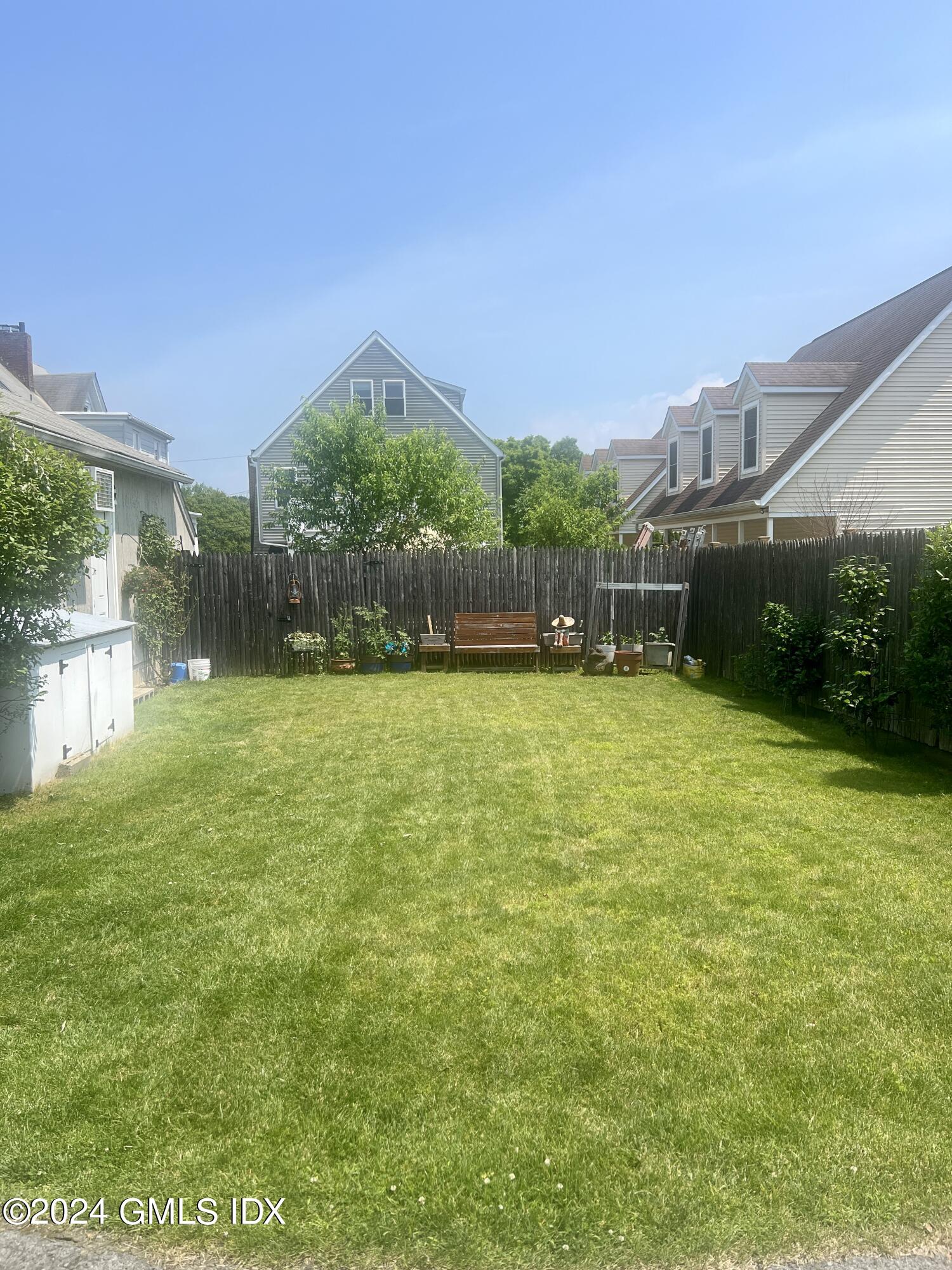 225 Hamilton Avenue, Unit 1 Greenwich, CT 06830 - Photo 36 of 39 Yard