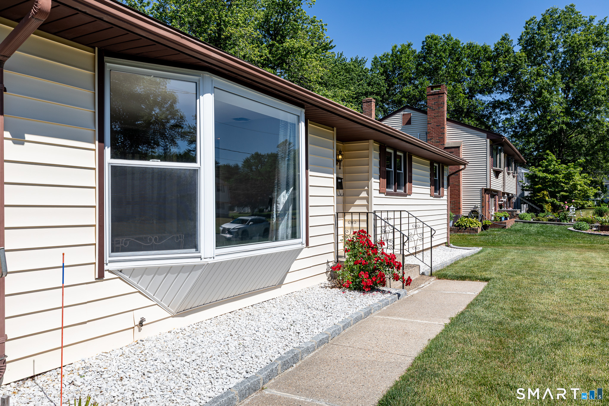 17 School House Road Newington, CT 06111 - Photo 3 of 25