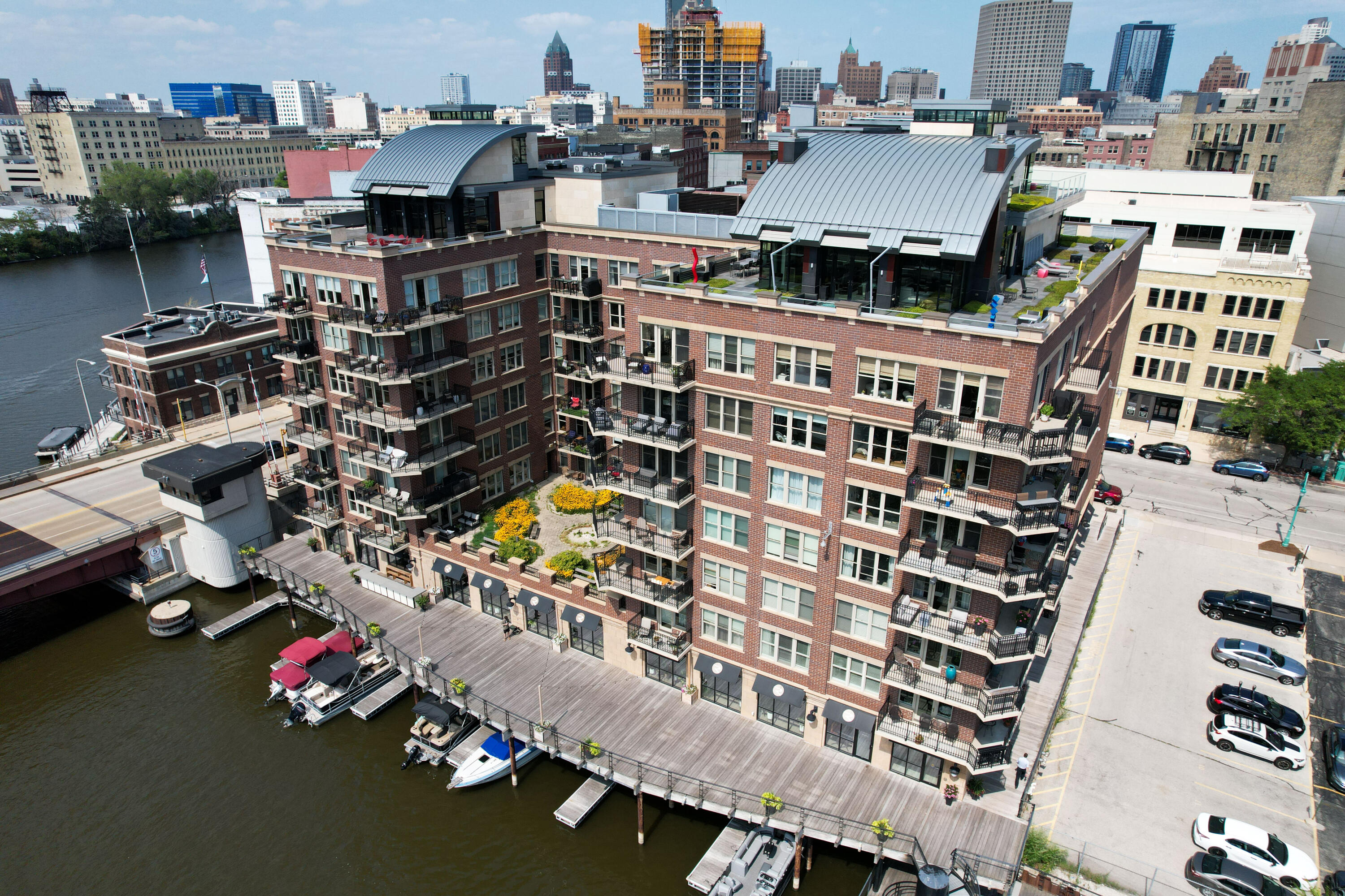 102 North Water Street, Unit 212 Milwaukee, WI 53202 - Photo 38 of 44 Exterior of Building