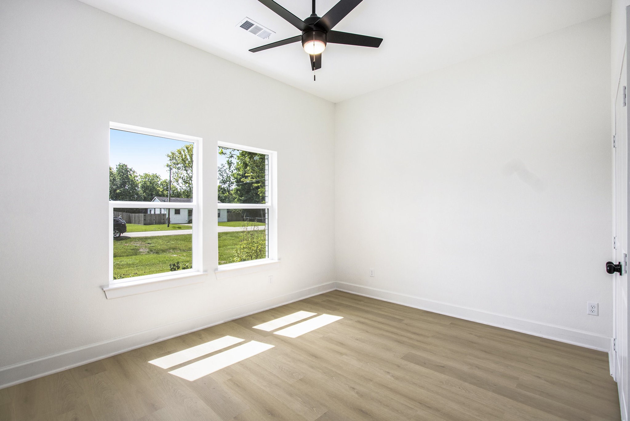 3810 Jackson Street Santa Fe, TX 77517 - Photo 20 of 29 SECONDARY BEDROOM FRONT