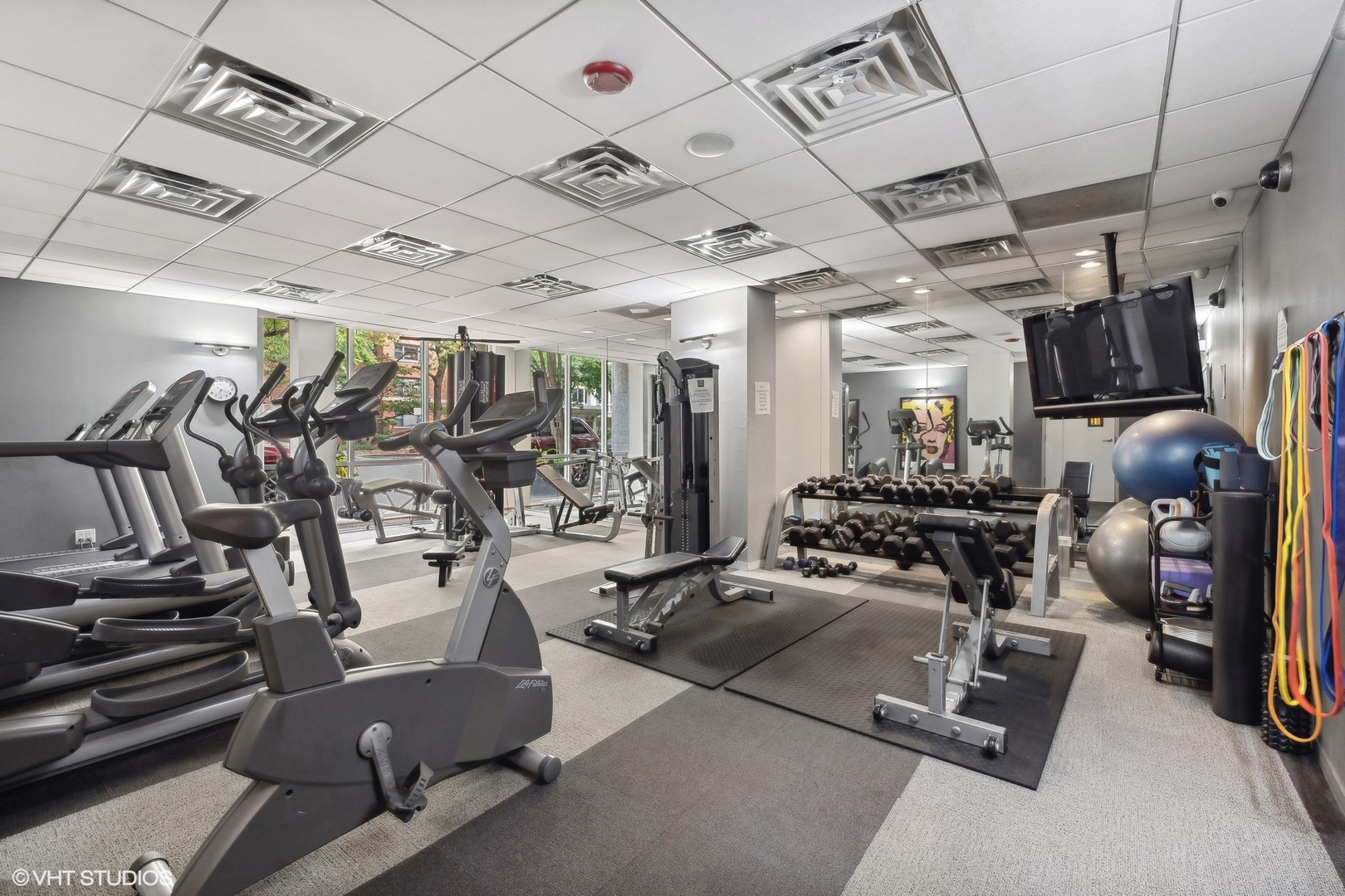 2930 North Sheridan Road, Unit 301 Chicago, IL 60657 - Photo 19 of 20 a view of a room with gym equipment
