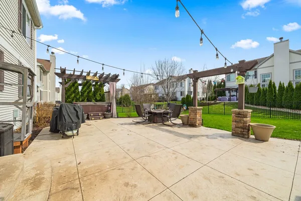 $575,000 | 12221 Sinnett Street, Huntley, IL 60142