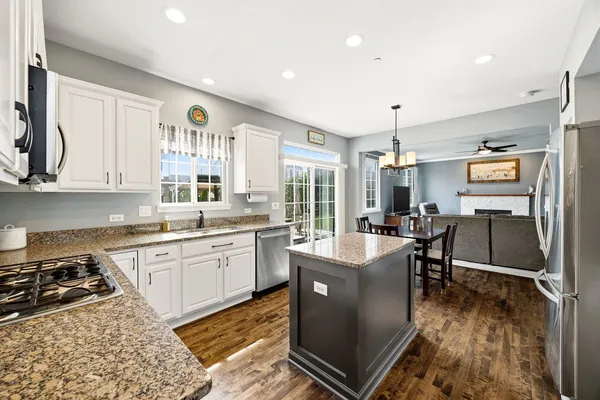 $575,000 | 12221 Sinnett Street, Huntley, IL 60142