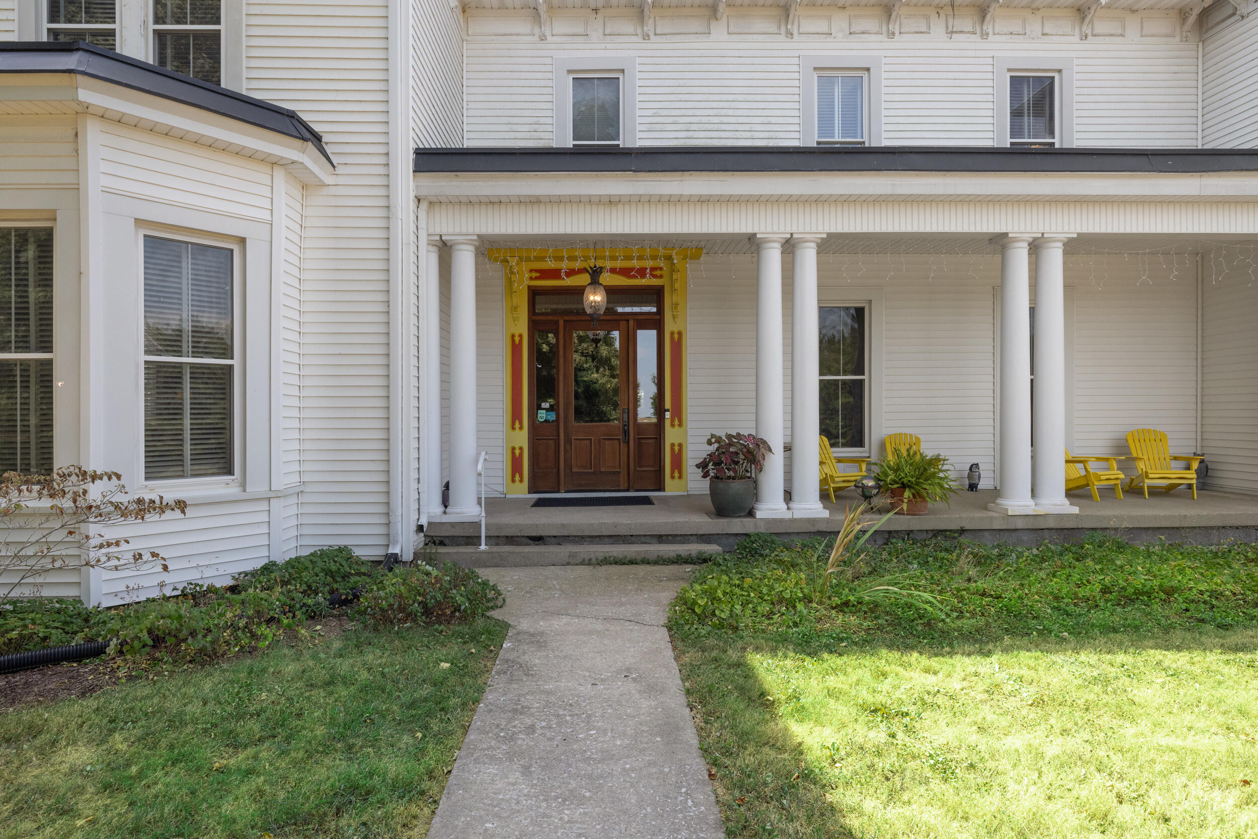 3200 Lebanon Road Springfield, KY 40069 - Photo 6 of 96 Historic Kentucky Home for Sale large front porch