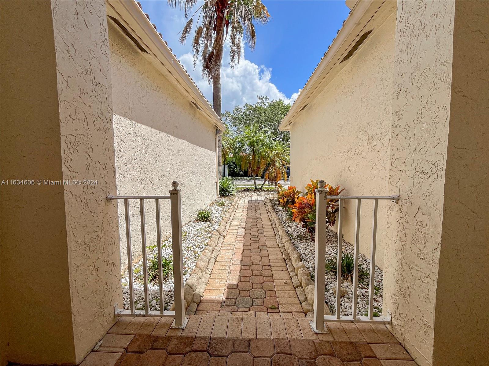 1535 Elm Grove Road Weston, FL 33327 - Photo 31 of 42