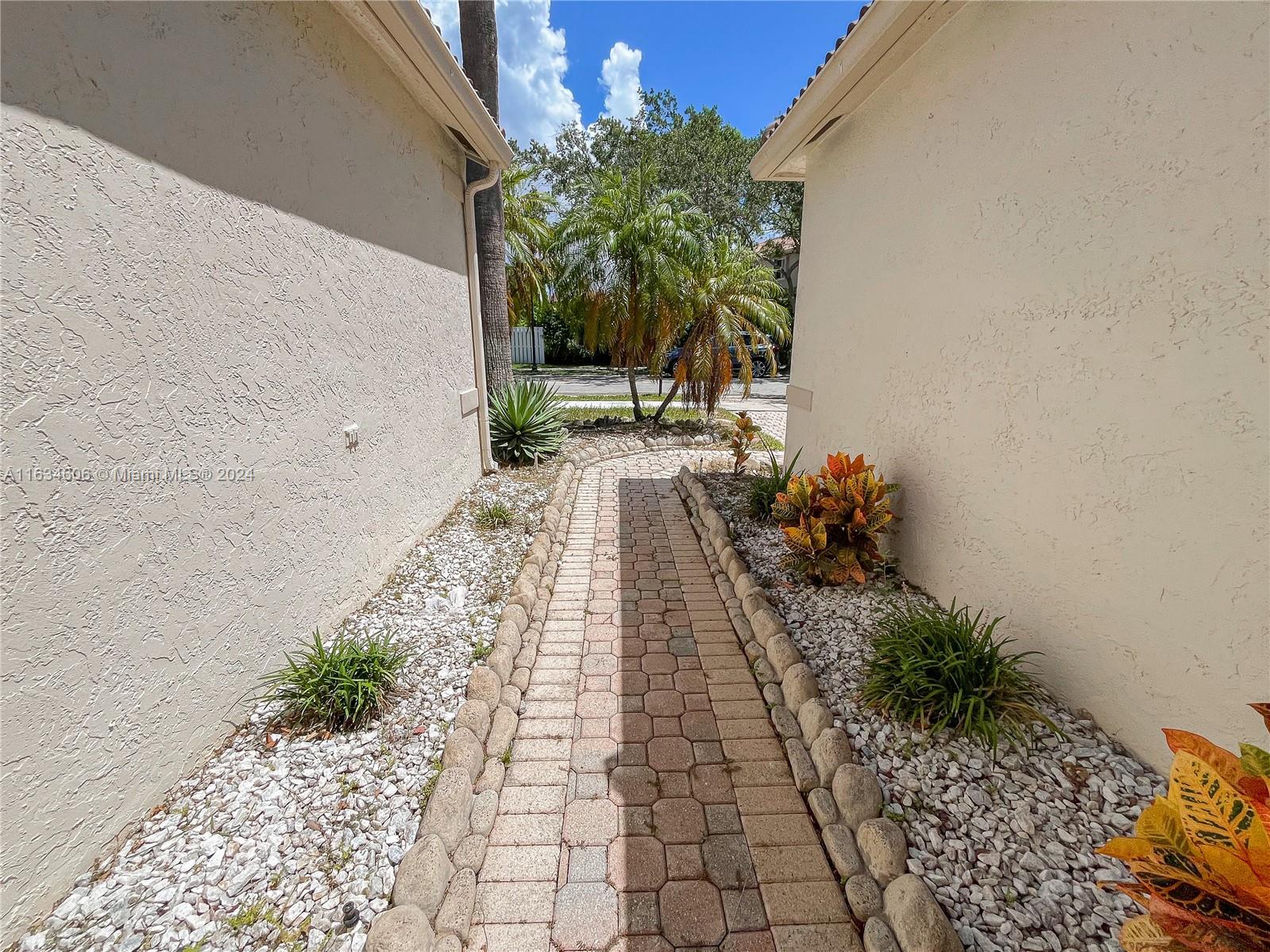 1535 Elm Grove Road Weston, FL 33327 - Photo 33 of 42