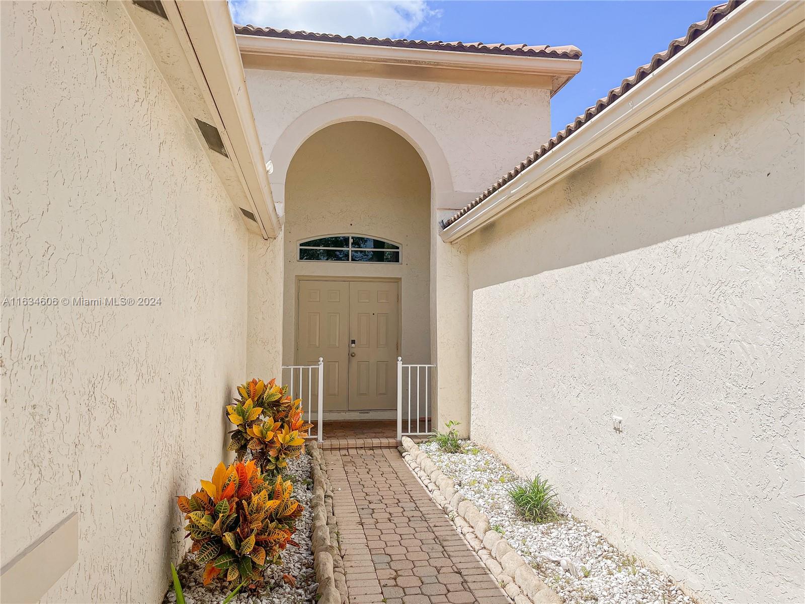 1535 Elm Grove Road Weston, FL 33327 - Photo 5 of 42
