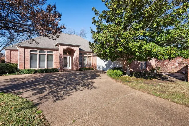 $365,000 | 1014 Village Green Court, Arlington, TX 76012