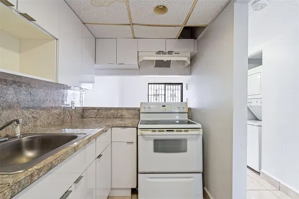 $249,000 | 2331 West 66th Place, Unit 201, Hialeah, FL 33016