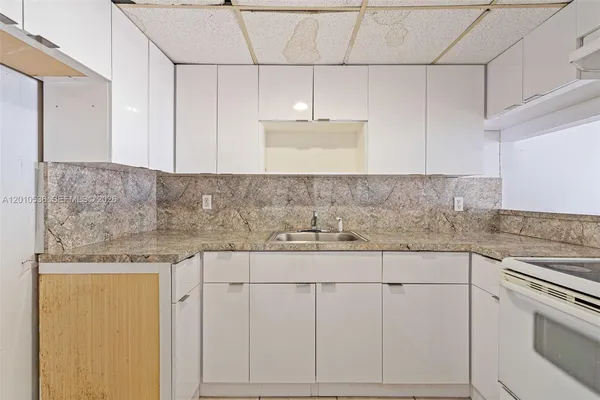 $249,000 | 2331 West 66th Place, Unit 201, Hialeah, FL 33016