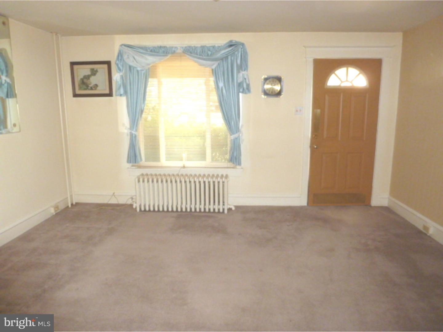 1526 Gregg Street Reading, PA 19607 - Photo 2 of 21 Living Room