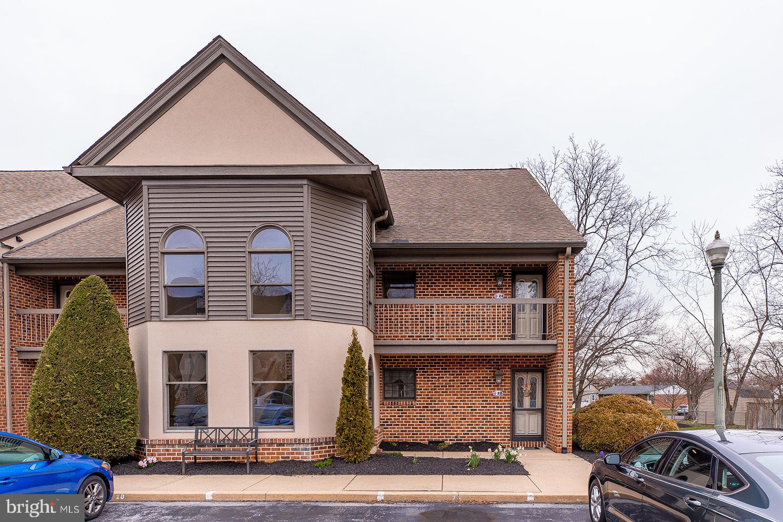 24 Amberly Way Lititz, PA 17543 - Photo 2 of 38 front view of residential houses
