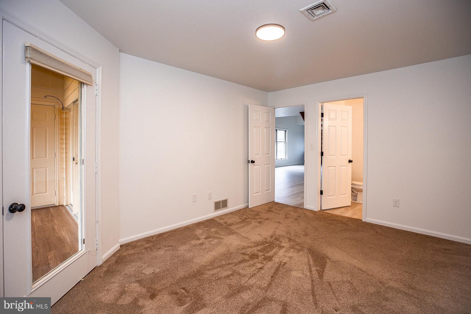 24 Amberly Way Lititz, PA 17543 - Photo 25 of 38 a big room with closet and windows