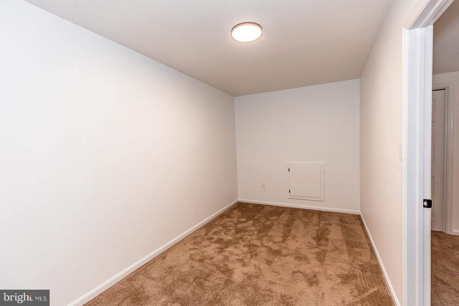24 Amberly Way Lititz, PA 17543 - Photo 33 of 38 an empty room with a empty space