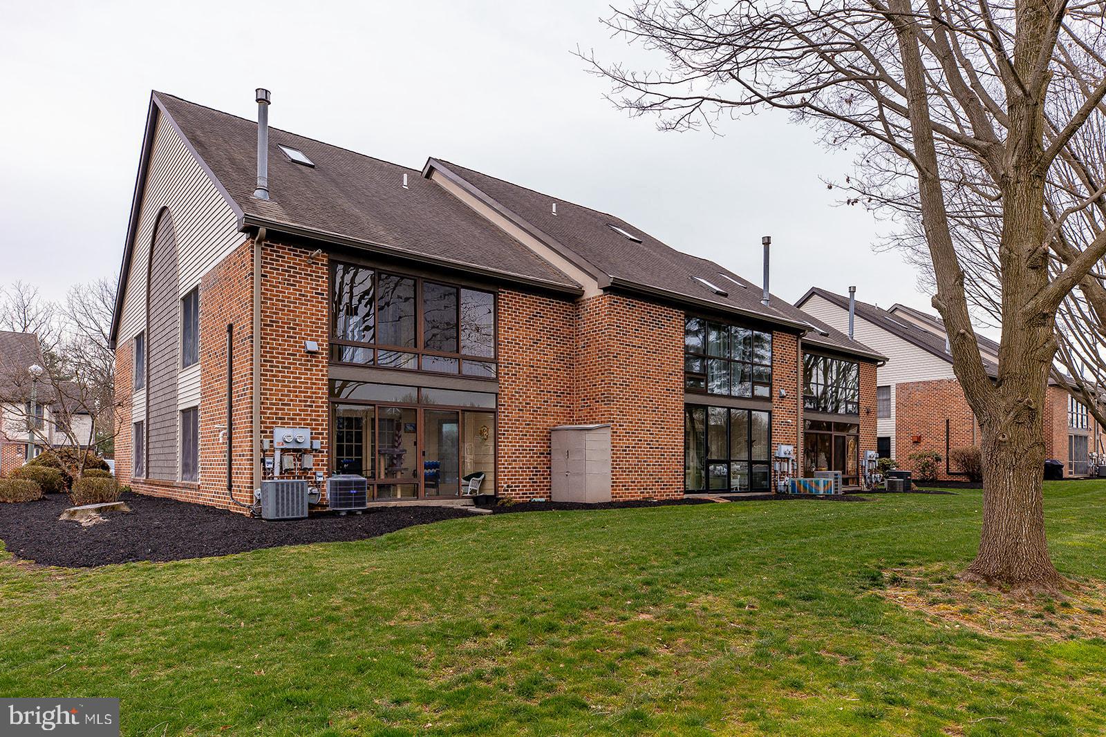 24 Amberly Way Lititz, PA 17543 - Photo 5 of 38