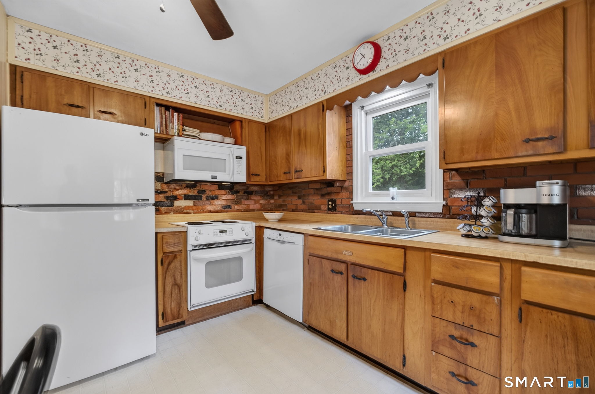 17 Hunters Path Clinton, CT 06413 - Photo 9 of 29