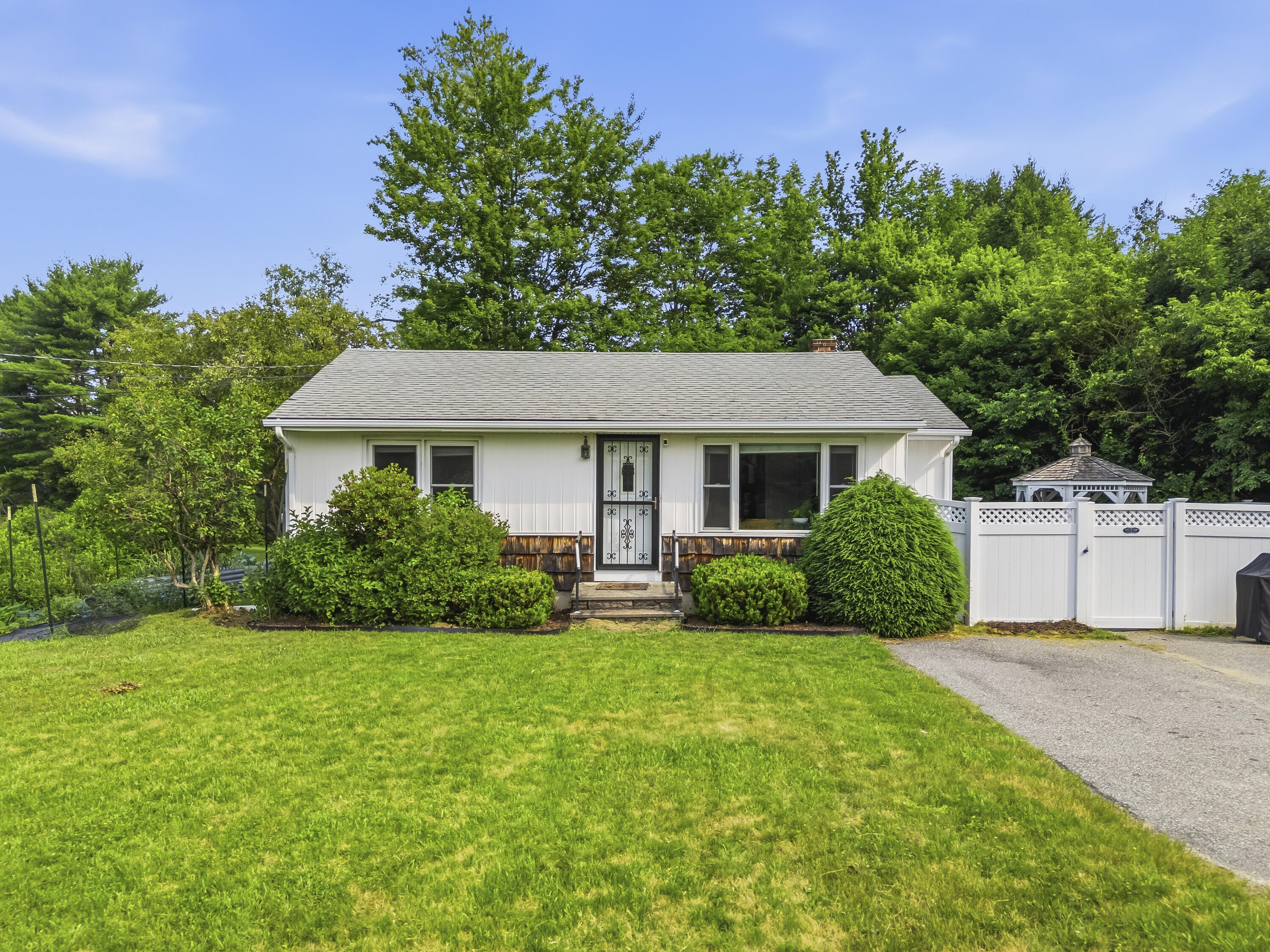 44 King Road Lisbon, ME 04250 - Photo 3 of 69 photos_high_resolution_44_King_Rd102