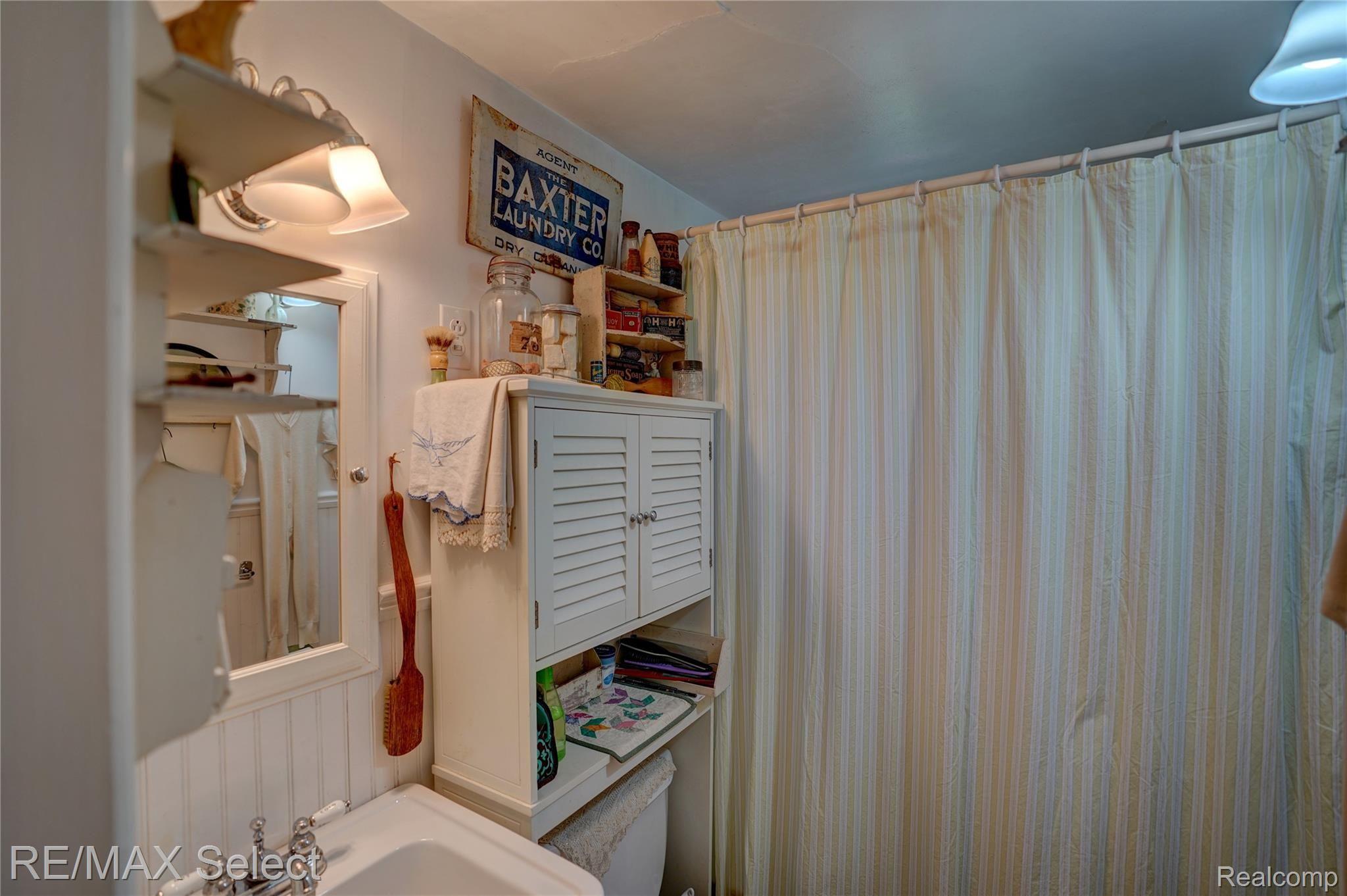 6263 Calkins Road Flint, MI 48532 - Photo 31 of 33 6263 Calkins Rd 35.jpg