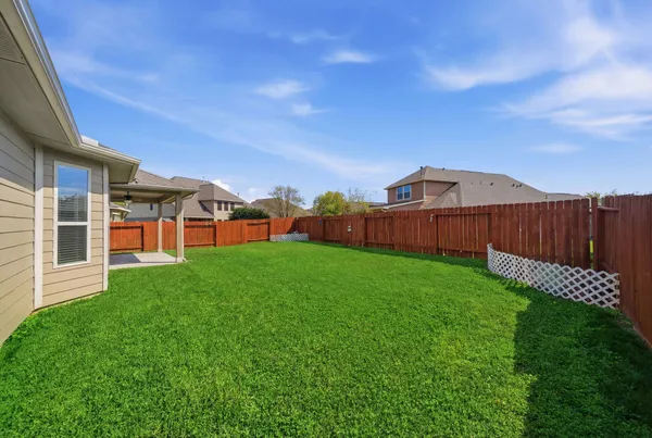 a view of a house with backyard and porch