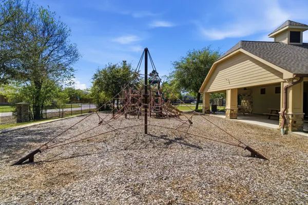 a view of a house with backyard and trees
