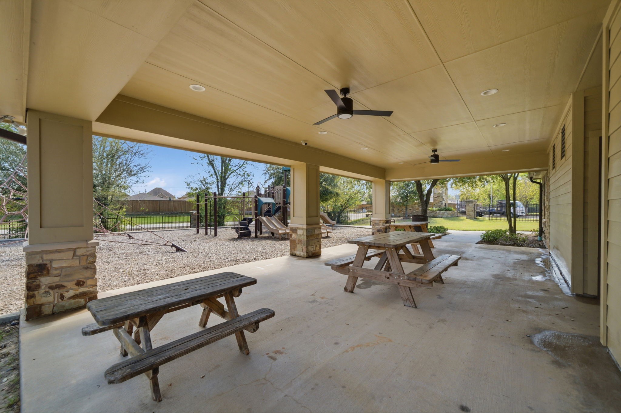 7618 Willow School Drive Spring, TX 77389 - Photo 19 of 19 a living room with patio furniture and a large window