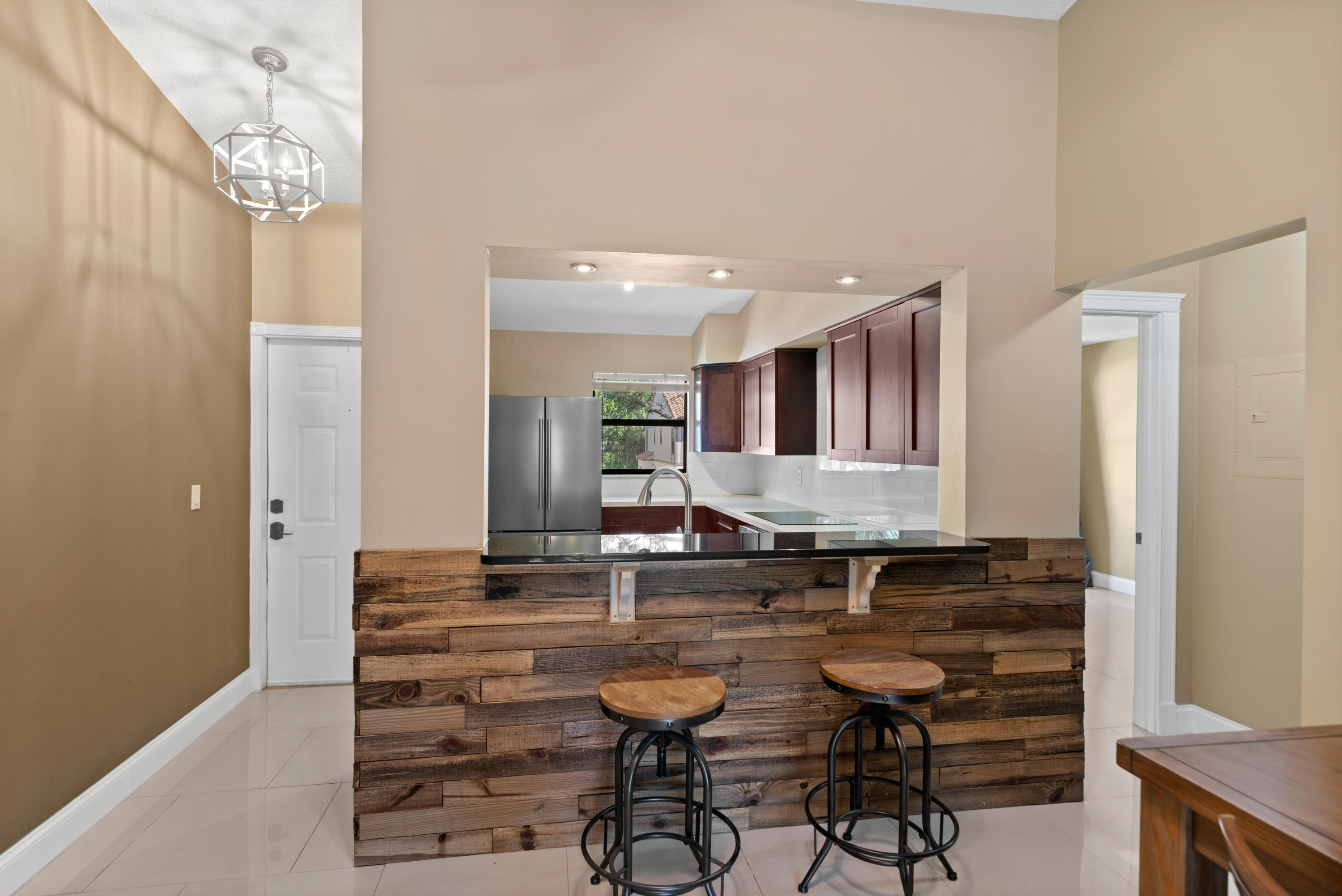 3129 Millwood Terrace, Unit 2340 Boca Raton, FL 33431 - Photo 4 of 29 Kitchen Bar