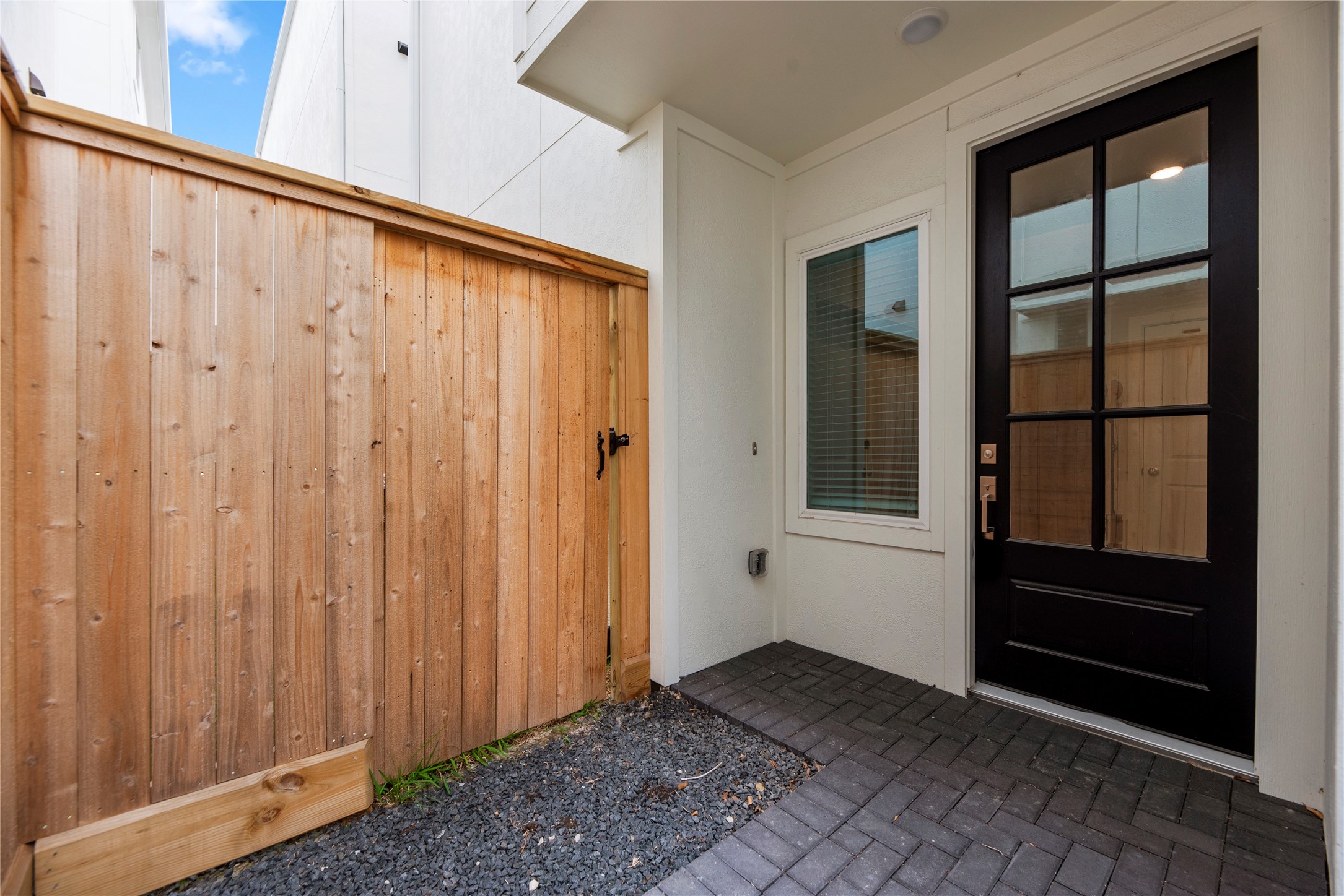3075 Hicks Street Houston, TX 77007 - Photo 3 of 34 a view of front door