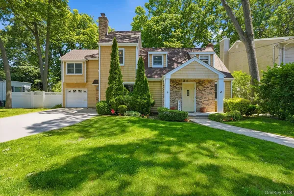 $899,000 | 2595 Yorktown Street, Oceanside, NY 11572