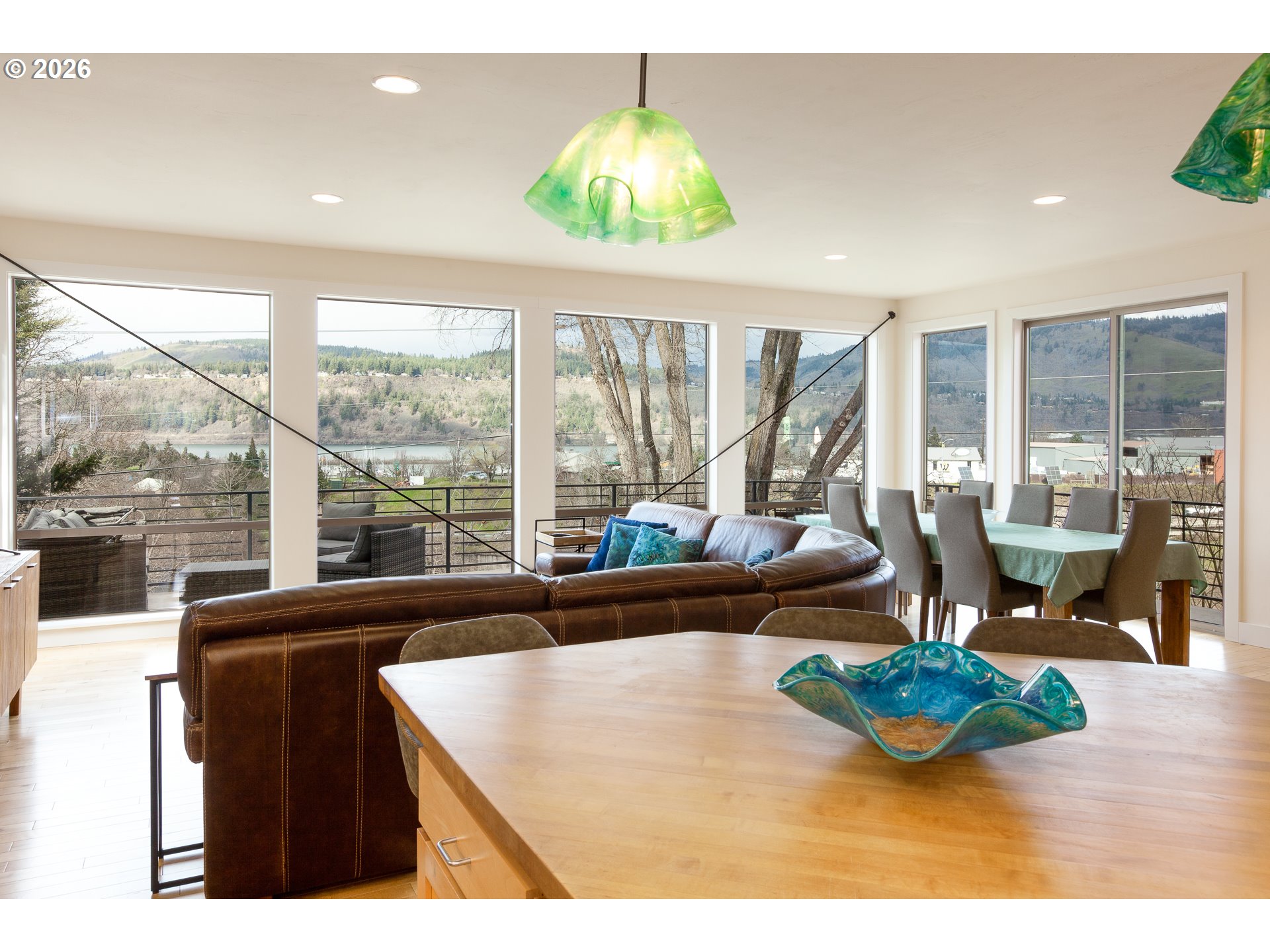 402 Bluff Road Hood River, OR 97031 - Photo 14 of 39 a living room with a large window