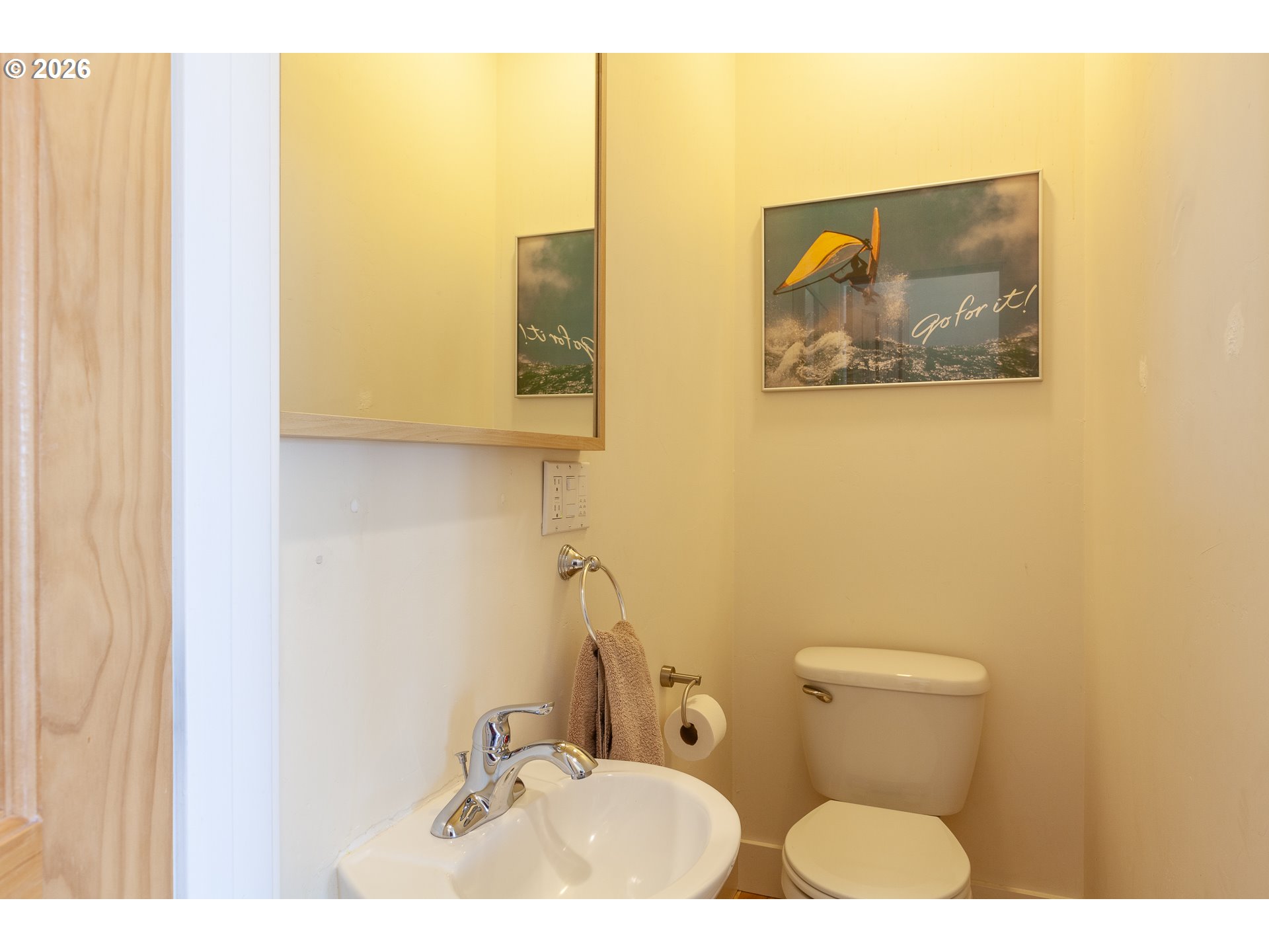 402 Bluff Road Hood River, OR 97031 - Photo 22 of 39 a bathroom with a toilet sink and mirror