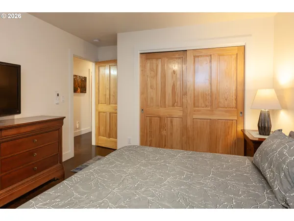 $1,095,000 | 402 Bluff Road, Hood River, OR 97031