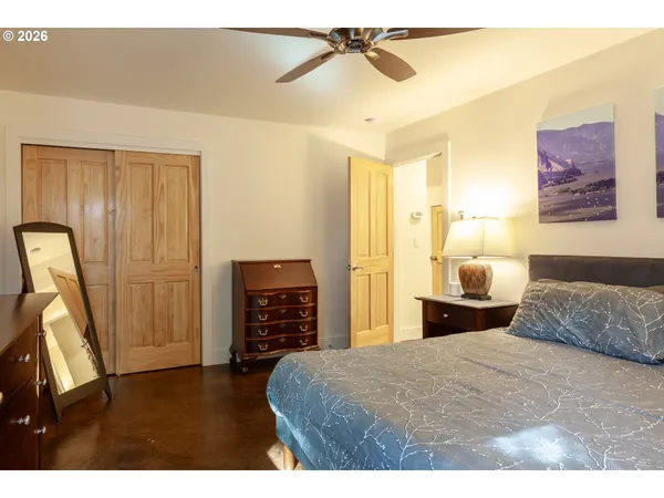 $1,095,000 | 402 Bluff Road, Hood River, OR 97031