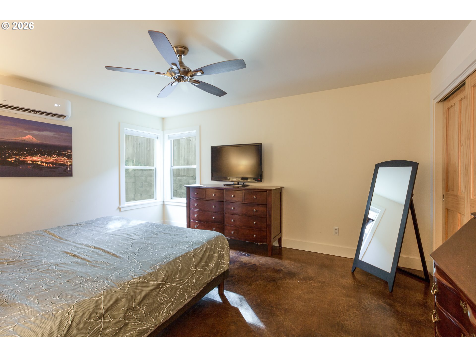 402 Bluff Road Hood River, OR 97031 - Photo 26 of 39 a bedroom with a bed and a flat screen tv