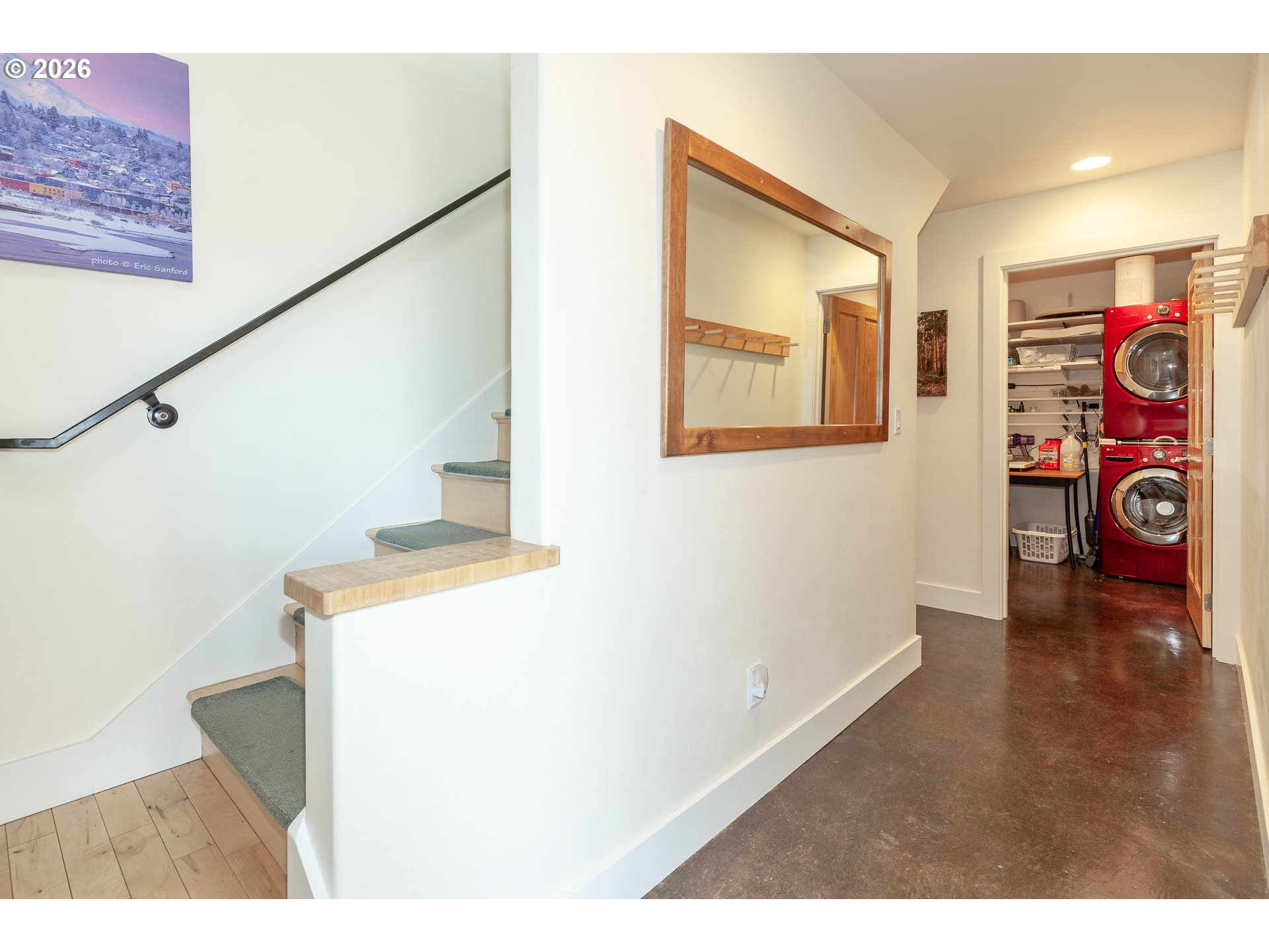 402 Bluff Road Hood River, OR 97031 - Photo 6 of 39 a view of a hallway with workspace