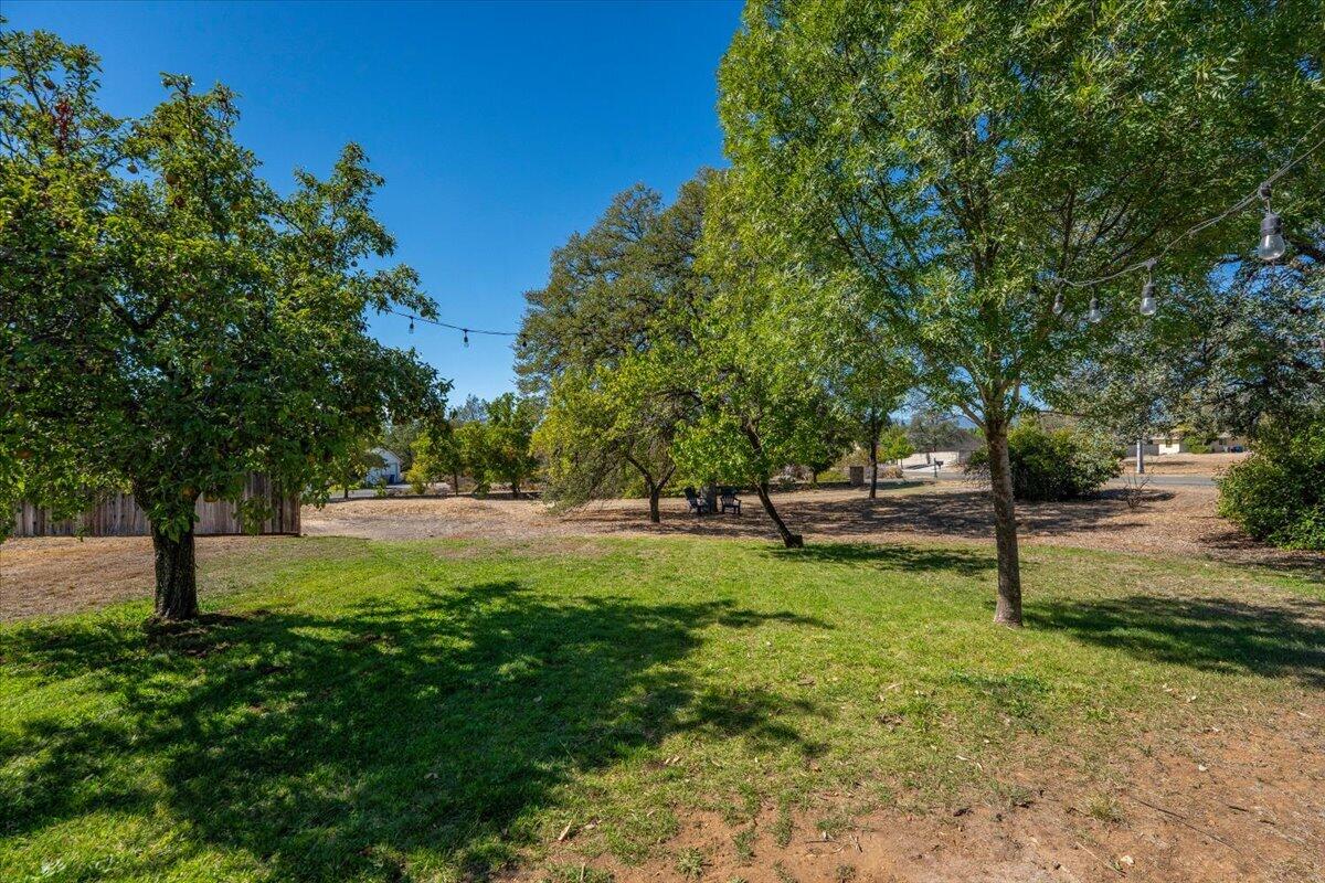 11550 Ridgewood Road Redding, CA 96003 - Photo 26 of 33 .7 private acres