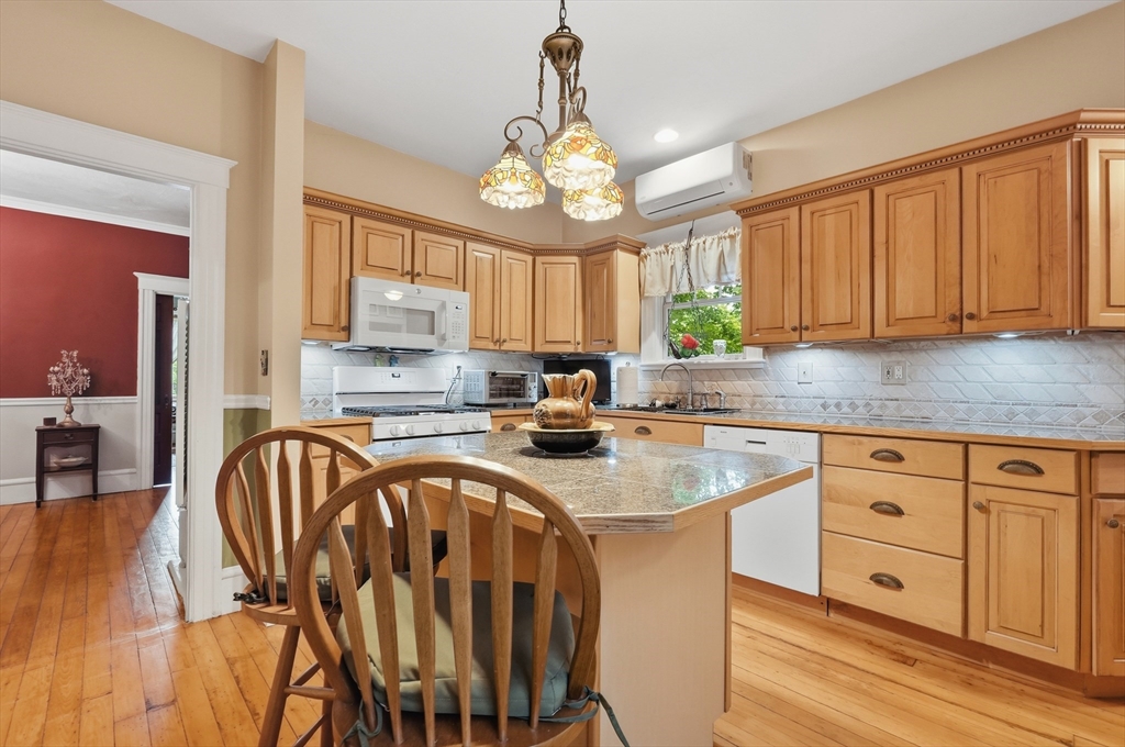 602 Old County Road Westport, MA 02790 - Photo 10 of 38