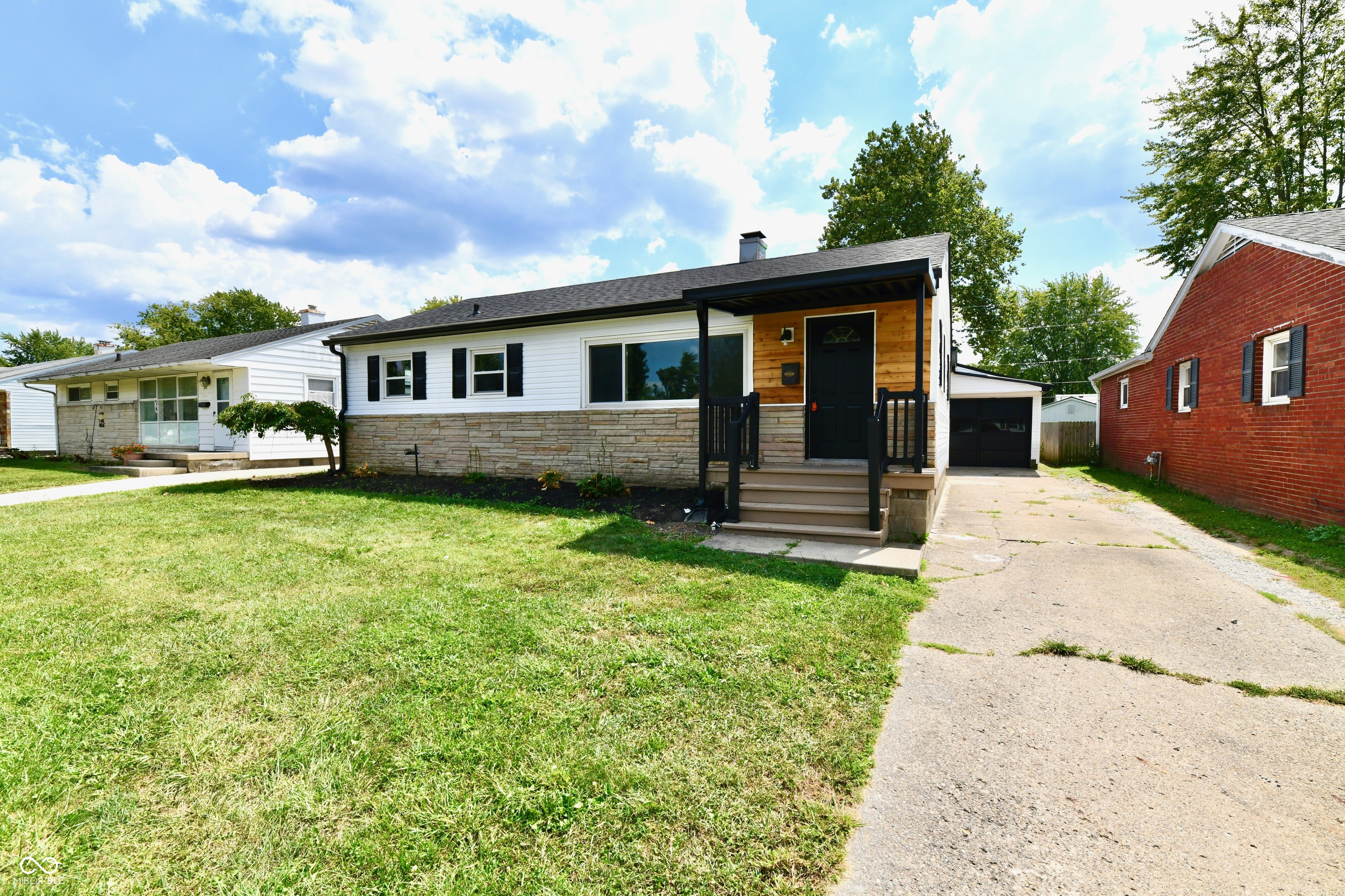 129 East McKenzie Road Greenfield, IN 46140 - Photo 1 of 34 Gallery Image 1