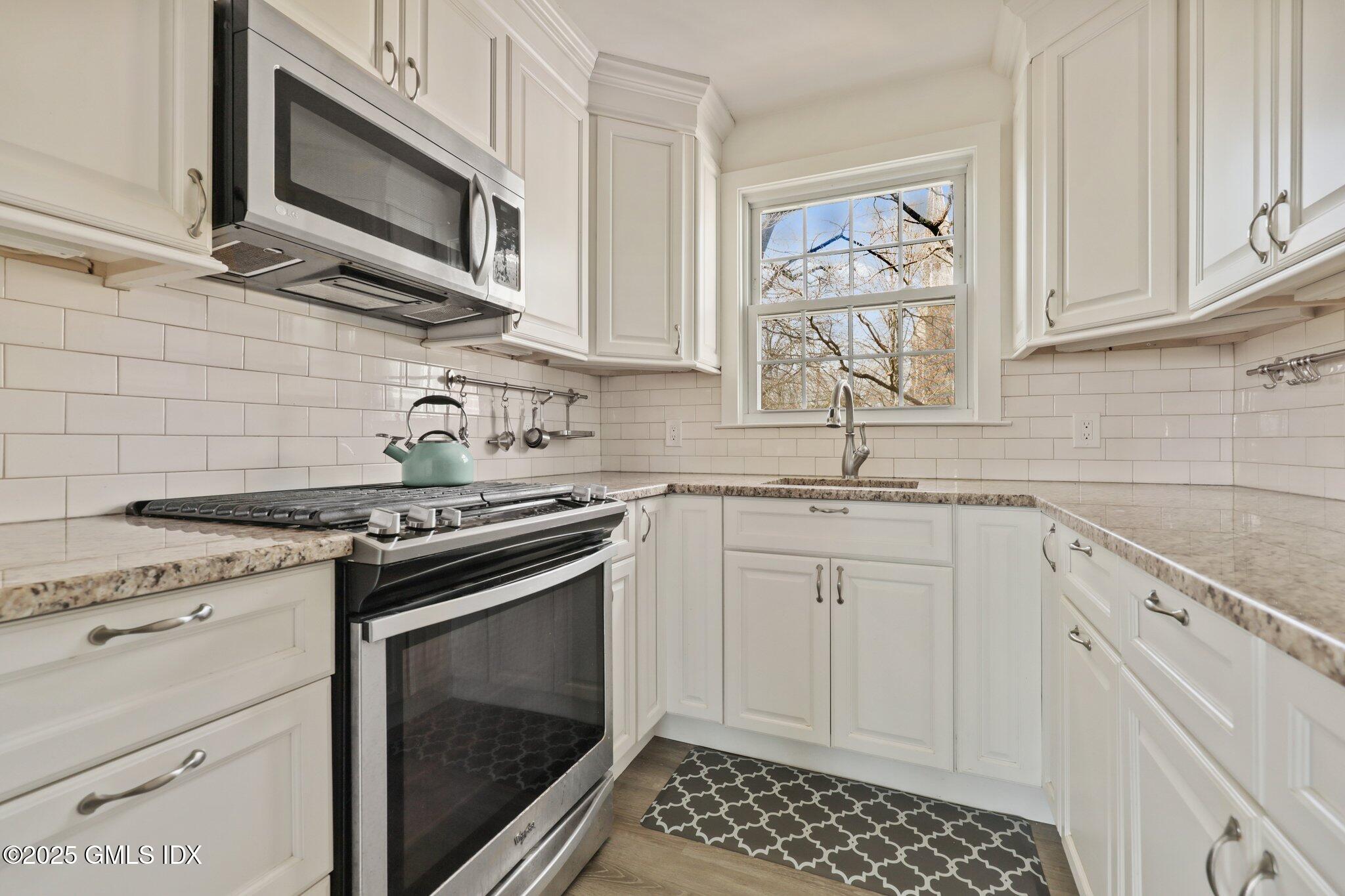 19 Putnam Park Greenwich, CT 06830 - Photo 12 of 24 11-web-or-mls-19-putnam-park
