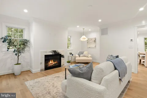 $1,999,999 | 5522 Lincoln Street, Bethesda, MD 20817