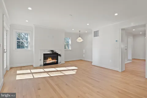 $1,999,999 | 5522 Lincoln Street, Bethesda, MD 20817